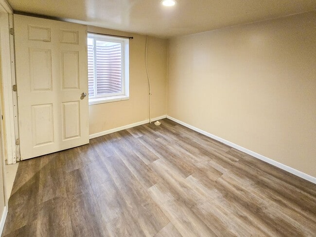 Building Photo - 654/656 Ripley Ave