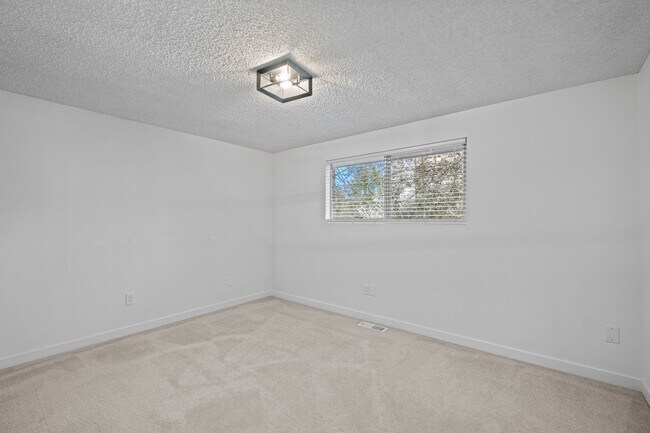 Building Photo - 3bd/1.75ba Mountlake Terrace Home