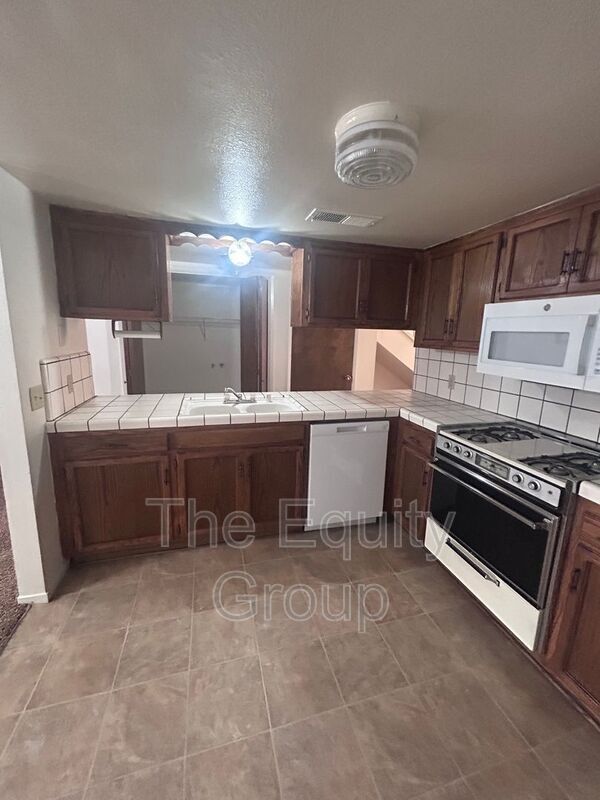 Building Photo - 4224 W Cypress Ave