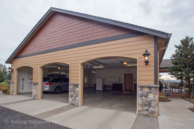 Building Photo - 5010 SE 362nd Ave