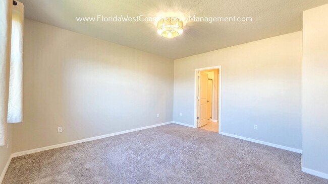 Building Photo - BRILLIANT and SPACIOUS! 4 BEDROOM/2.5 BATH PLUS LARGE BONUS-FLEX SPACE and FENCED YARD!