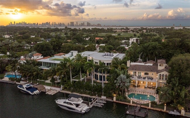 Building Photo - 5801 Pine Tree Dr