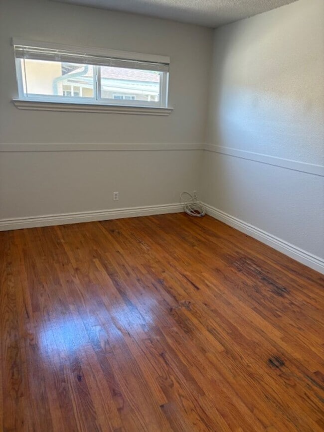 Building Photo - Beautiful 3 Bedroom, 1 Bathroom house