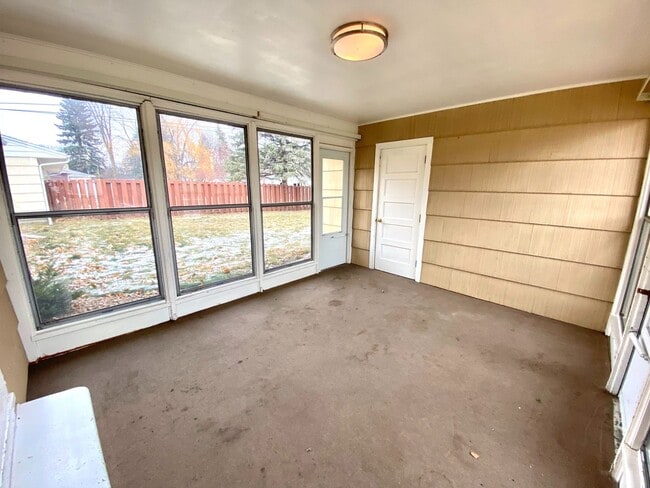 Building Photo - 1520 3rd St S