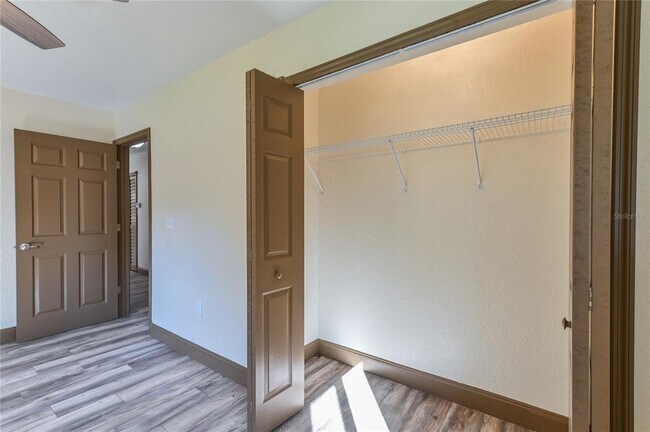 Building Photo - 1846 SE Lake Weir Ave