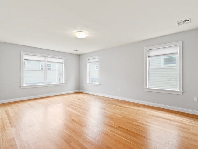 Building Photo - 431 Neponset St