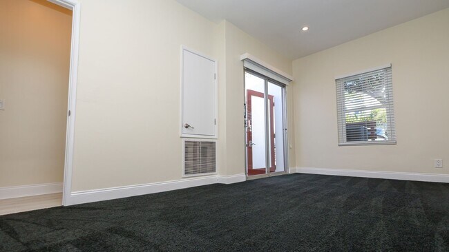 Building Photo - 1220 N Coast Hwy