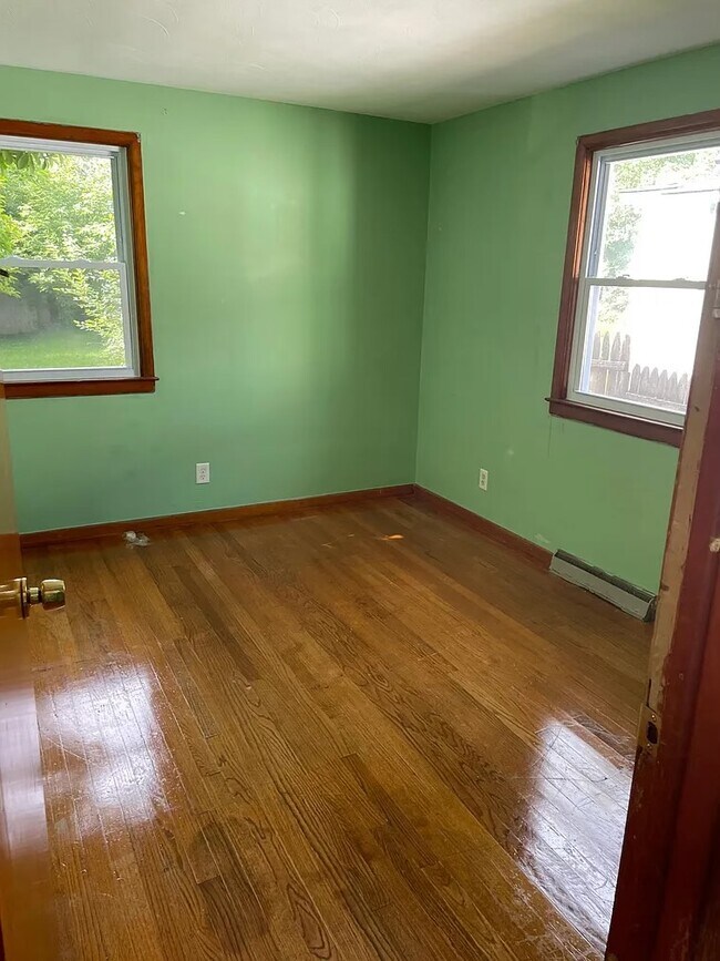 Building Photo - 320 Boyden St