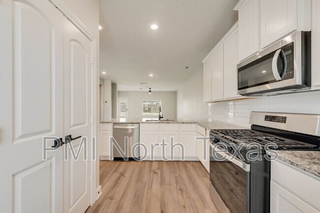 Building Photo - 804 Calhoun Dr