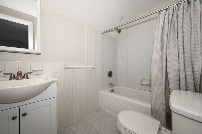 Building Photo - 175 Millwood St