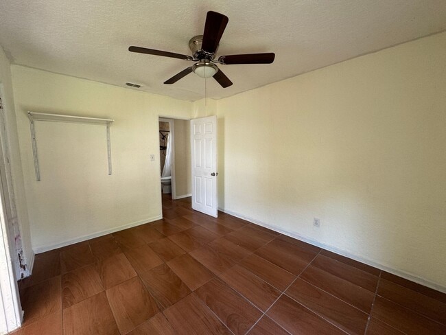 Building Photo - 636 Columbia St