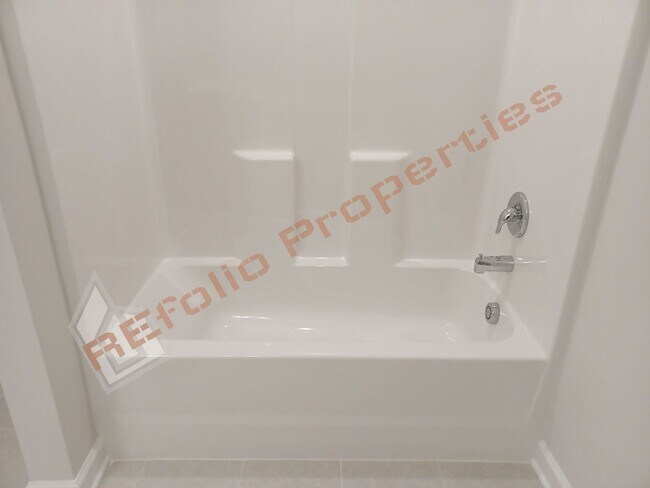 Building Photo - Lovely 4 Bedroom, 3 Bath Single-Family Home w/1st FL Guest Suite & 2 Car Garage in Sierra Heights...