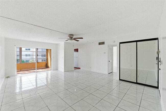 Building Photo - 4044 NW 19th St