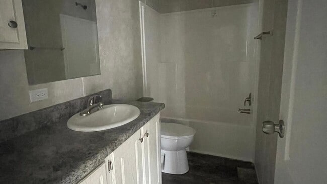 Building Photo - 1019 W Main St