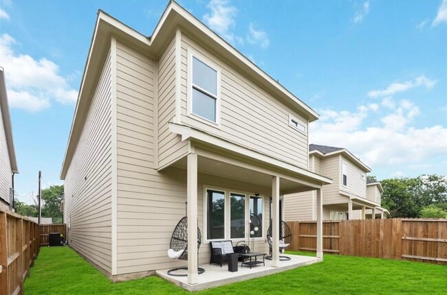Building Photo - 4614 Redbud St
