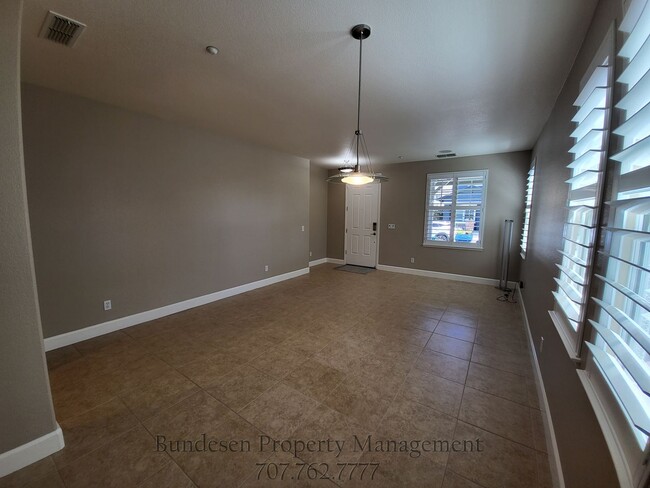 Building Photo - 1727 Southgate Dr