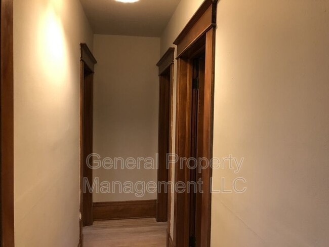 Building Photo - Great 3 Bed 1 Bath close to Water St. and ...