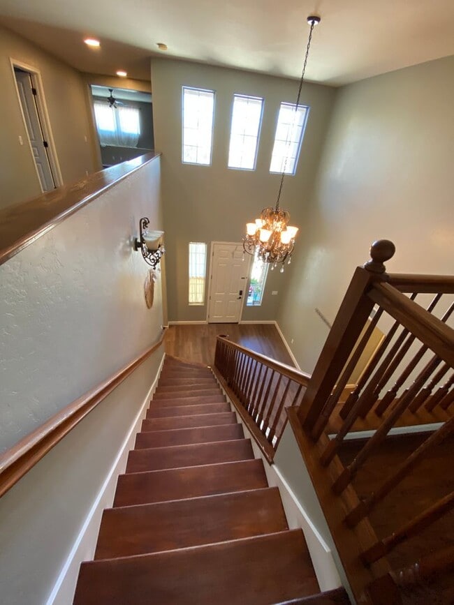 Building Photo - Big beautiful Home for rent in Visalia, Ca