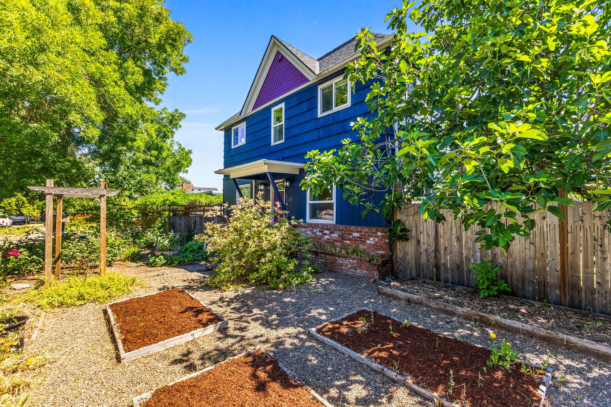 Building Photo - 2210 Hazel Ave NE
