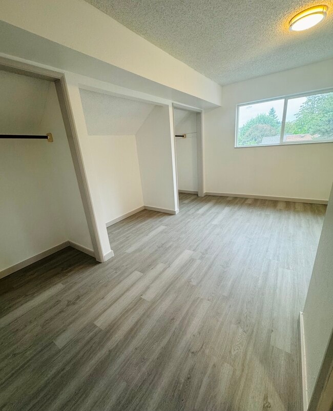 Building Photo - 905 L St