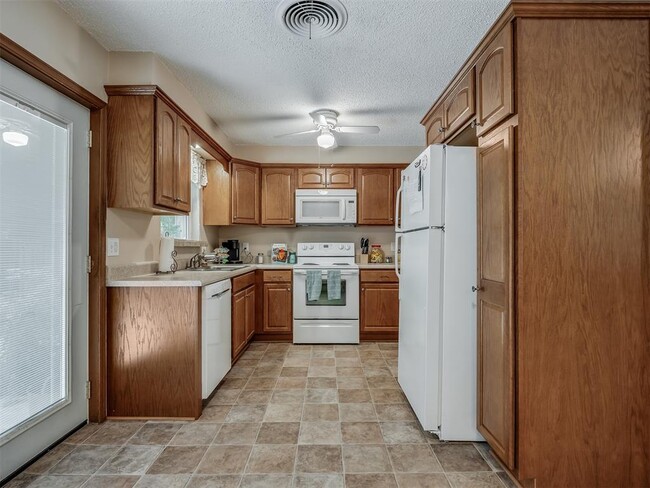 Building Photo - 1220 Columbia Ct