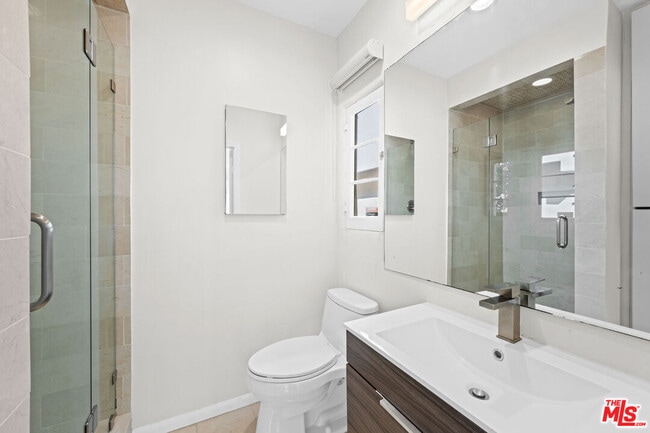 Building Photo - 208 S Rodeo Dr