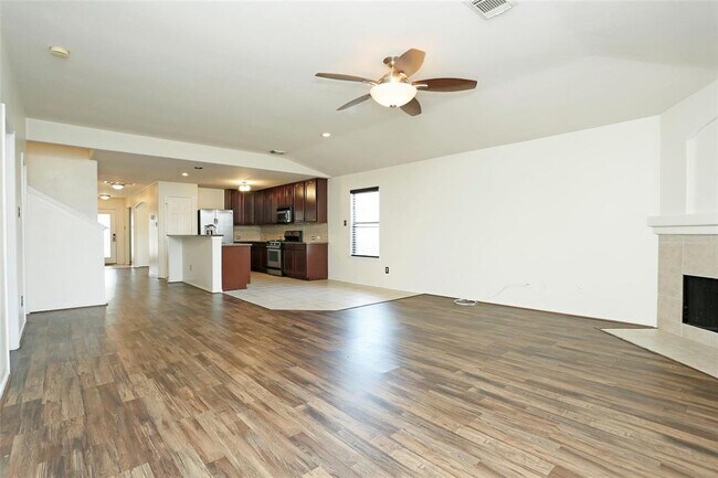 Building Photo - 1939 Wooded Acres Dr