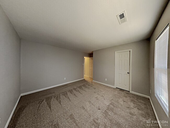 Building Photo - 815 Skywatch Ln