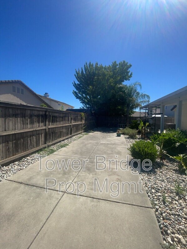 Building Photo - 5501 Spring Falls Ct