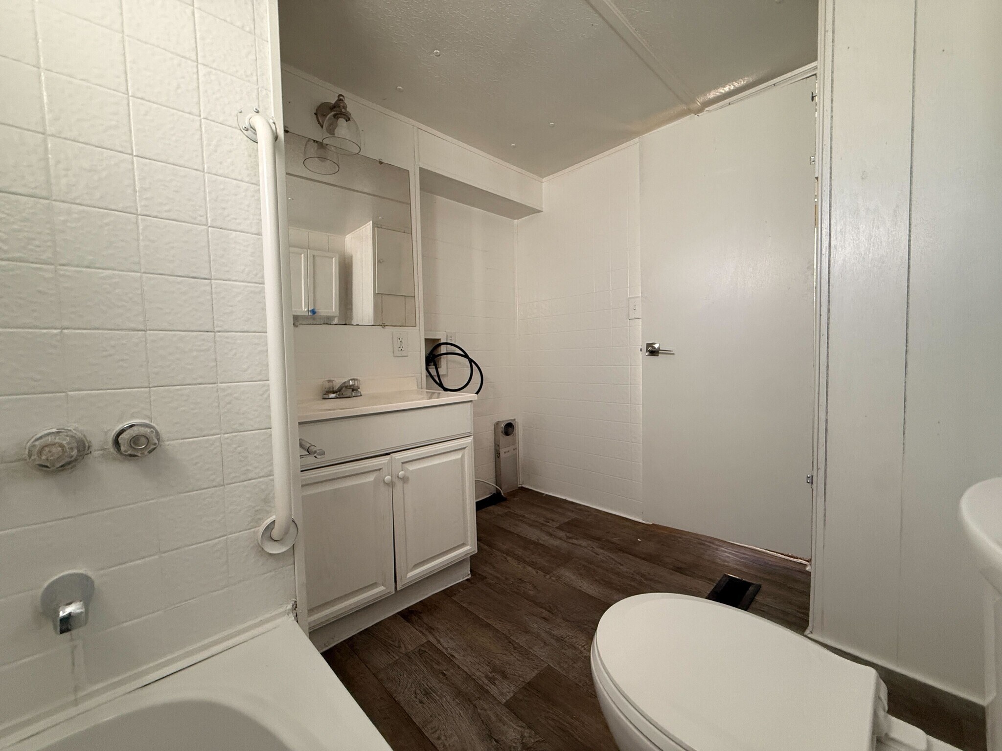 Building Photo - 3601 E Wyoming Ave