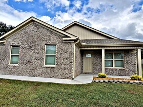 Building Photo - HOUSE for RENT Hartselle 3BR