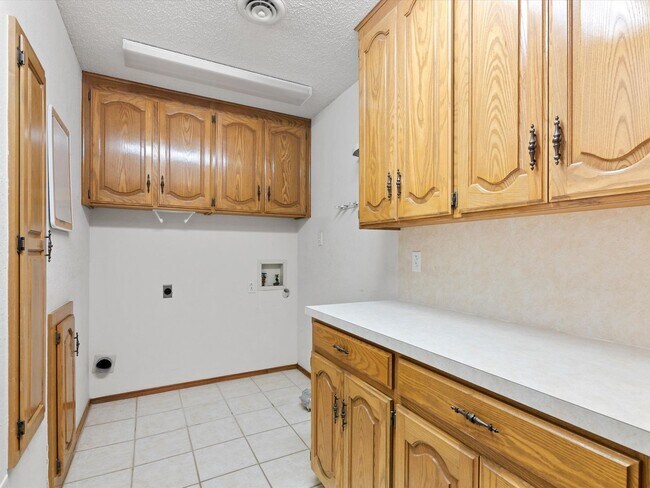 Building Photo - Gorgeous 3 bed room 2 bath in Decatur