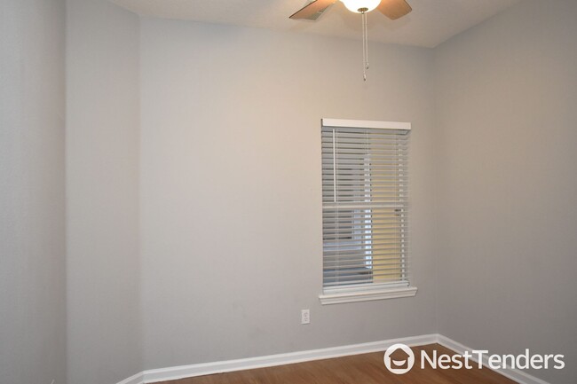 Building Photo - Two Bedroom Condo in West Jax