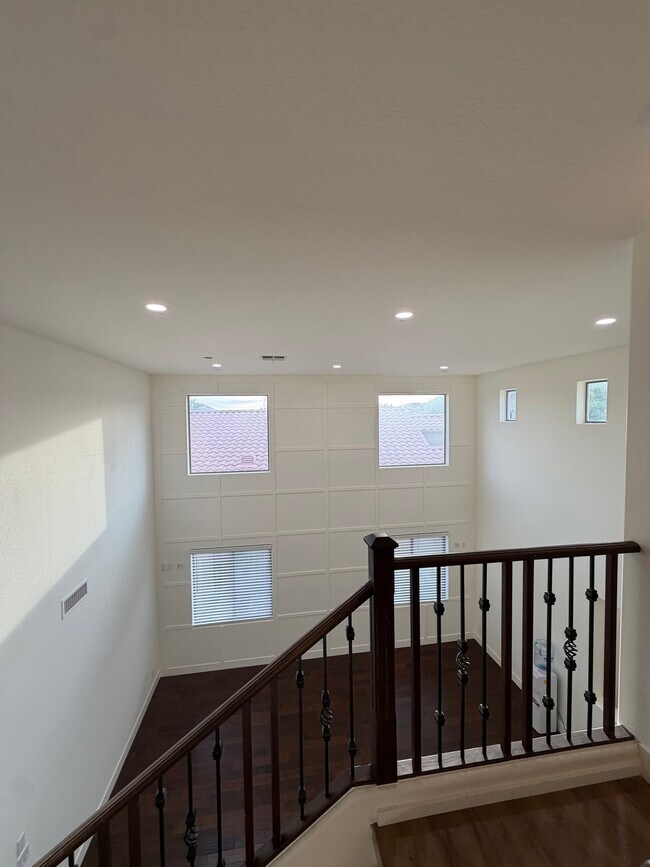 Building Photo - 2741 E Quiet Hollow Ln