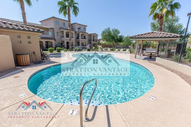 Building Photo - 2821 S Skyline Dr