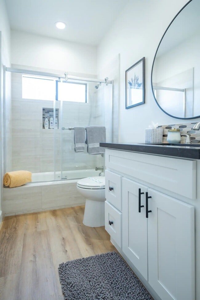 secondary bath - 54525 Avenida Obregon