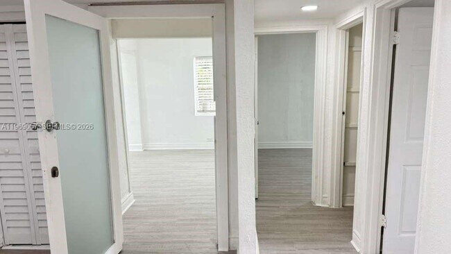 Building Photo - 16221 E Bunche Park Dr