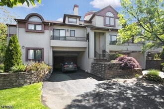 Building Photo - 42 Schindler Terrace