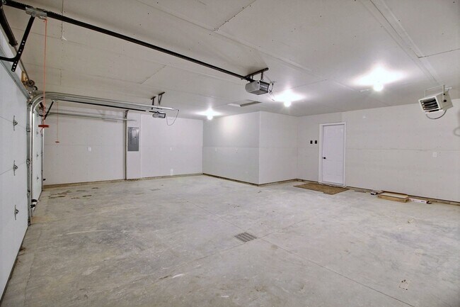 Building Photo - 3923 Libra Bnd SE
