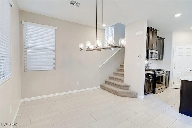 Building Photo - 932 Lotus Falls St