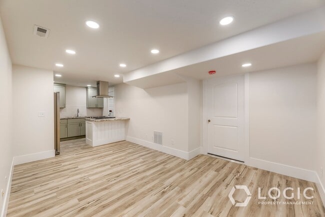 Building Photo - Brand New Basement Apartment With Private ...