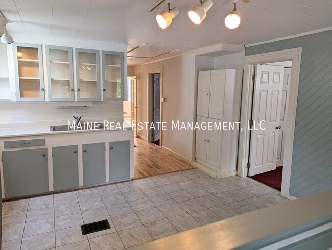 Building Photo - 54 Penobscot St