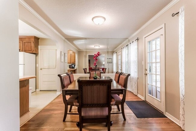 Building Photo - Beautiful 3 Bed Ranch Home with Finished B...