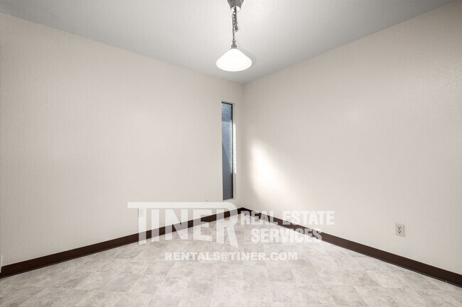 Building Photo - 9282 Corinthian Cir