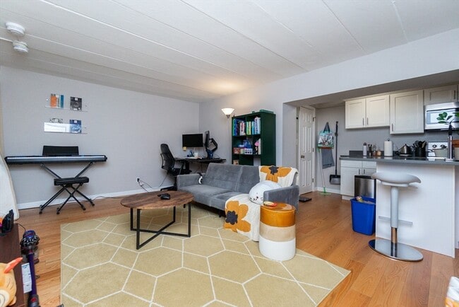 Building Photo - 345 Harvard St