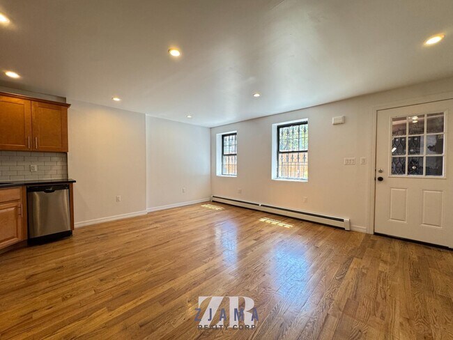 Building Photo - 789 Greene Ave
