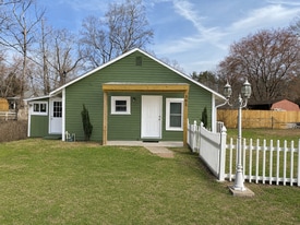 Exterior - 302 Rose St