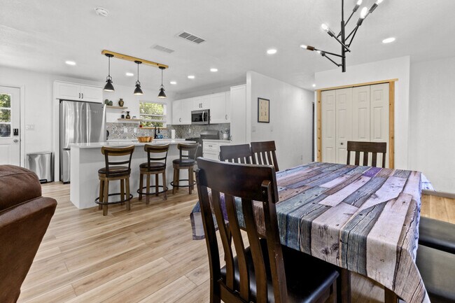 Building Photo - 2725 NW 44th Pl