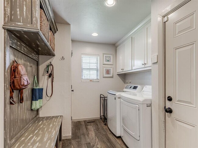 Building Photo - 801 Rock Hollow Rd