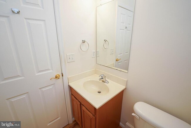 Building Photo - 420 Parkview Ct